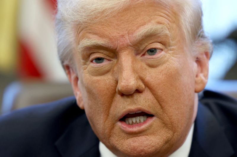 Трамп заявил, что Иран "умоляет" заключить сделку на фоне операции Epic Fury