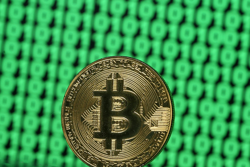 Биткоин за $77 тыс. ждет решения ФРС; напряженность в Ормузе сохраняется