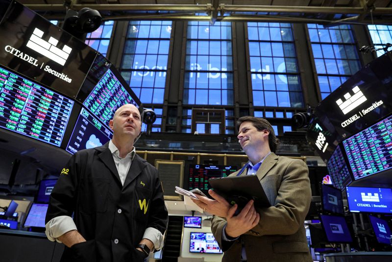 Фьючерсы на Уолл-стрит растут после рекордов S&P 500 и NASDAQ