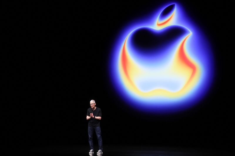 Конец эпохи: 15-летнее наследие главы Apple Тима Кука в цифрах.